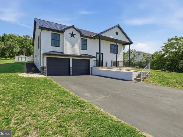 15 Canterbury Dr, Chambersburg, PA 17201