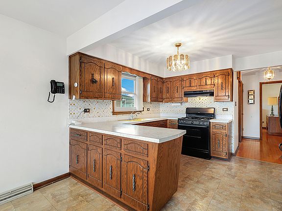 5th image of 9329 Melvina Ave
