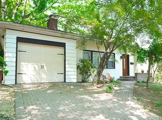 259 Schenck Ave, Great Neck, NY 11021