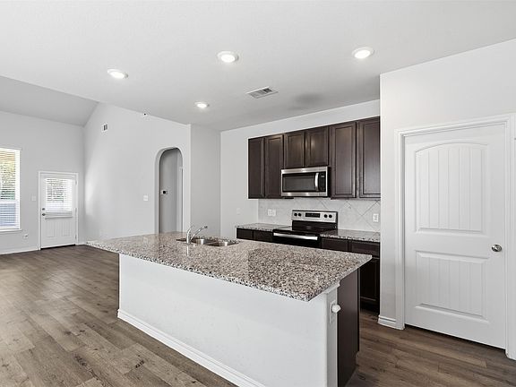 4th image of 8020 Flora Dr