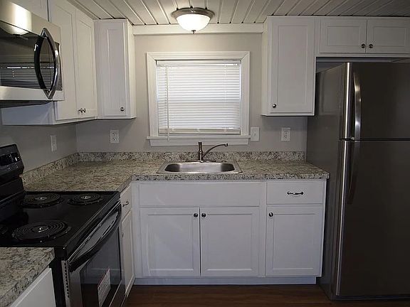 3rd image of 1346 Newport Ave #C-2