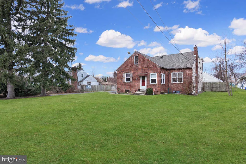 1428 Durham Rd photo 1