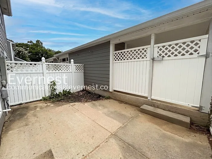 8311 Saint Danasus Dr — Photo 21