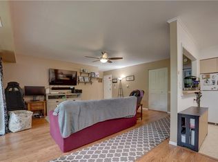 6102 Sanlin Dr, Coraopolis, PA 15108