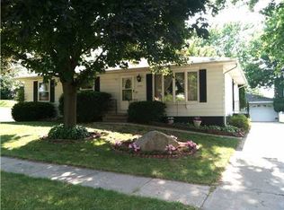 2332 Newport Dr SW, Cedar Rapids, IA 52404