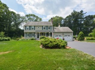 2 Crestview Dr, Mendon, MA 01756