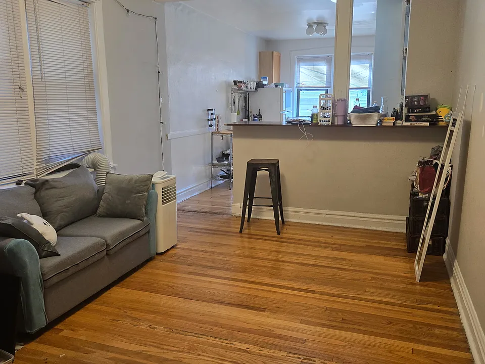 2908 N Seminary Ave #1