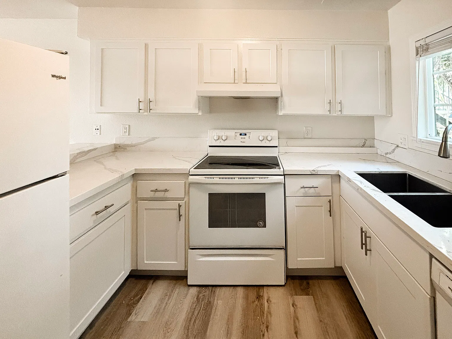 2 bed, 1302 sqft, $2,430 — Photo 3