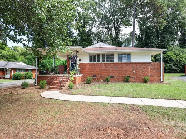 1424 Wembley Dr, Charlotte, NC 28205