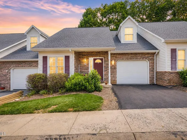 28 Cherokee Ridge Ct, Johnson City, TN 37604