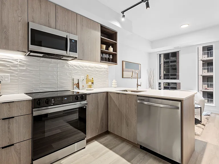 400 Albert St — Photo 20