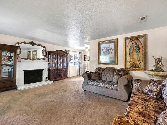 5th image of 907 S Rogers Ln