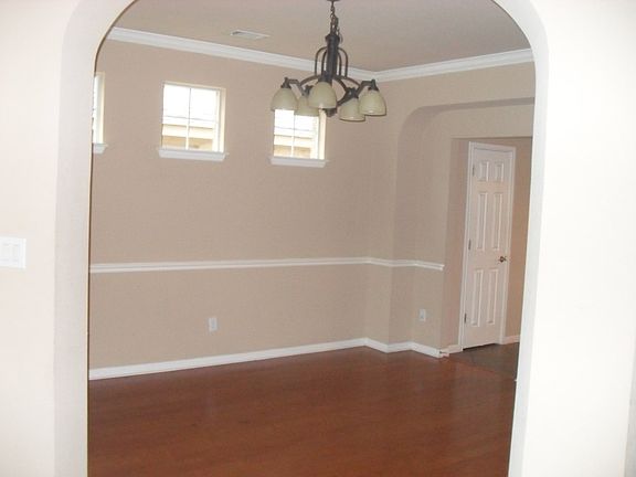 4th image of 9433 Caves Valley Dr