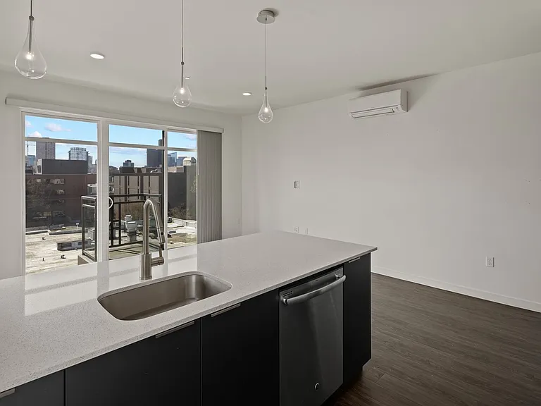 101 Broadway, Live Here, Go Anywhere — Photo 41
