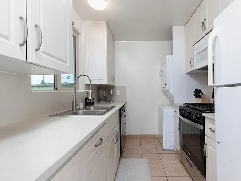 725 Santa Barbara Pl — Photo 21