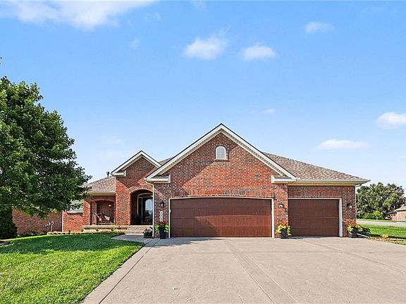 3rd image of 10900 Delavan Ct