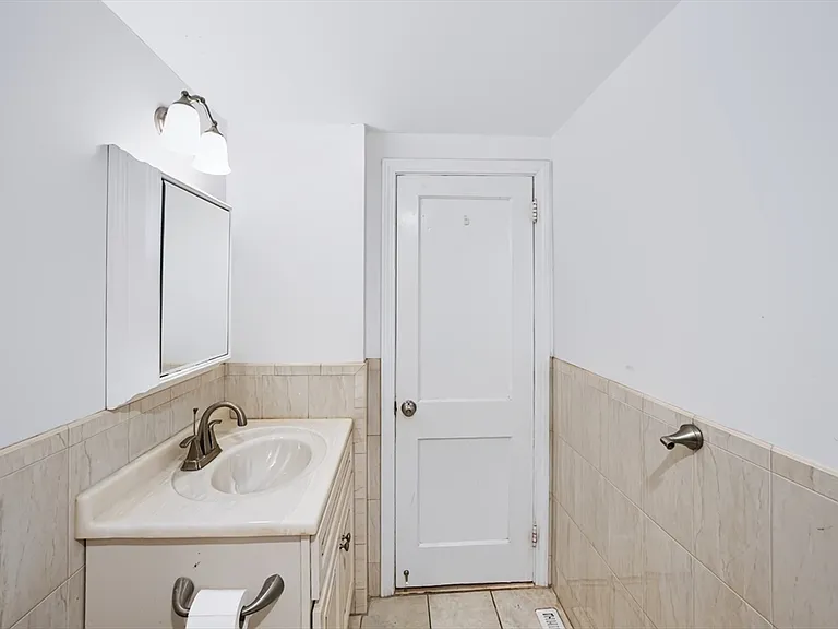 52 Common St #52 — Photo 17