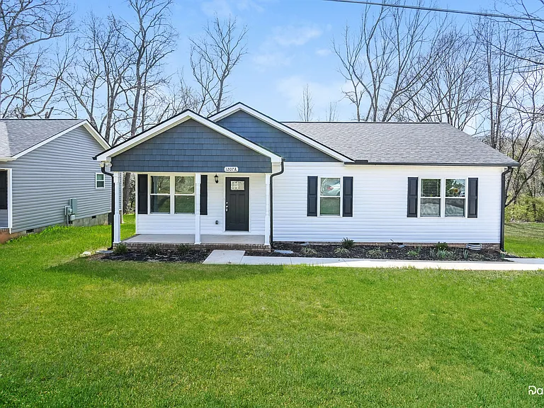 1207A Birch St — Photo 1