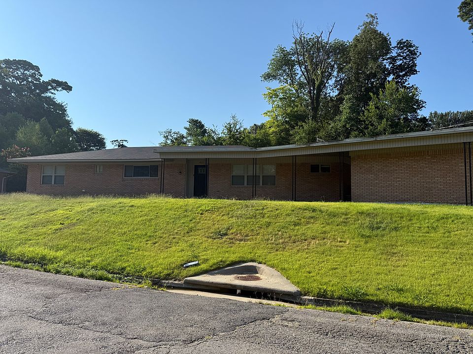 1st image of 623 Dyer Cir