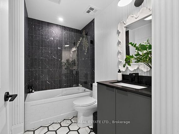 3rd image of 123 Portland St #Lp03
