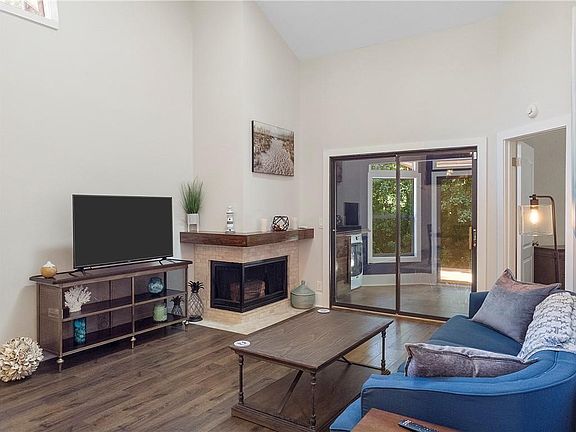 2nd image of 889 Wimbledon Dr #889