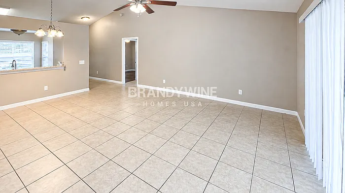 3 bed, 2.0 bath, 1263 sqft, $2,426 — Photo 4