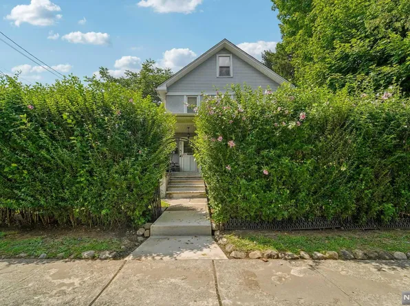 22 Walter Hammond Pl, Waldwick, NJ 07463
