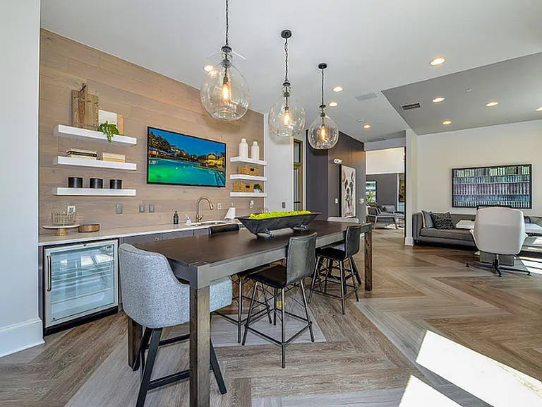 Avana North Point — Photo 19
