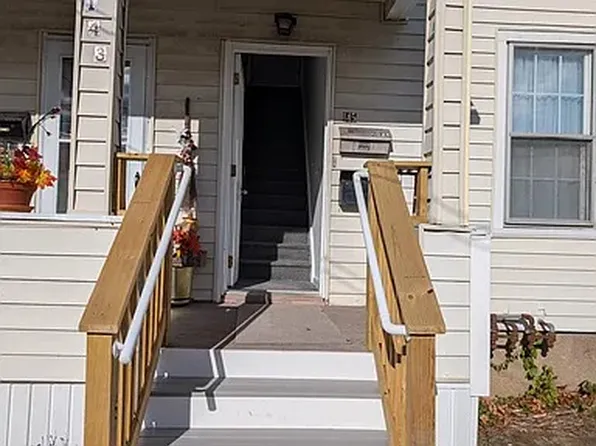 141 6th St #2, Bristol, CT 06010