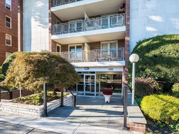 110 Brooklyn Avenue #2Z, Freeport, NY 11520