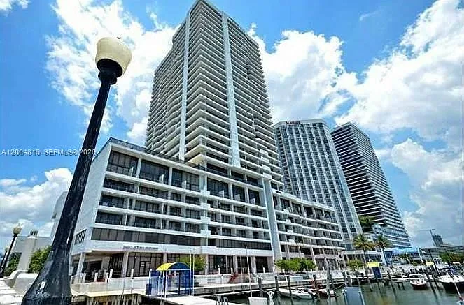 1 bed, 1.5 bath, 800 sqft, $2,700 — Photo 2