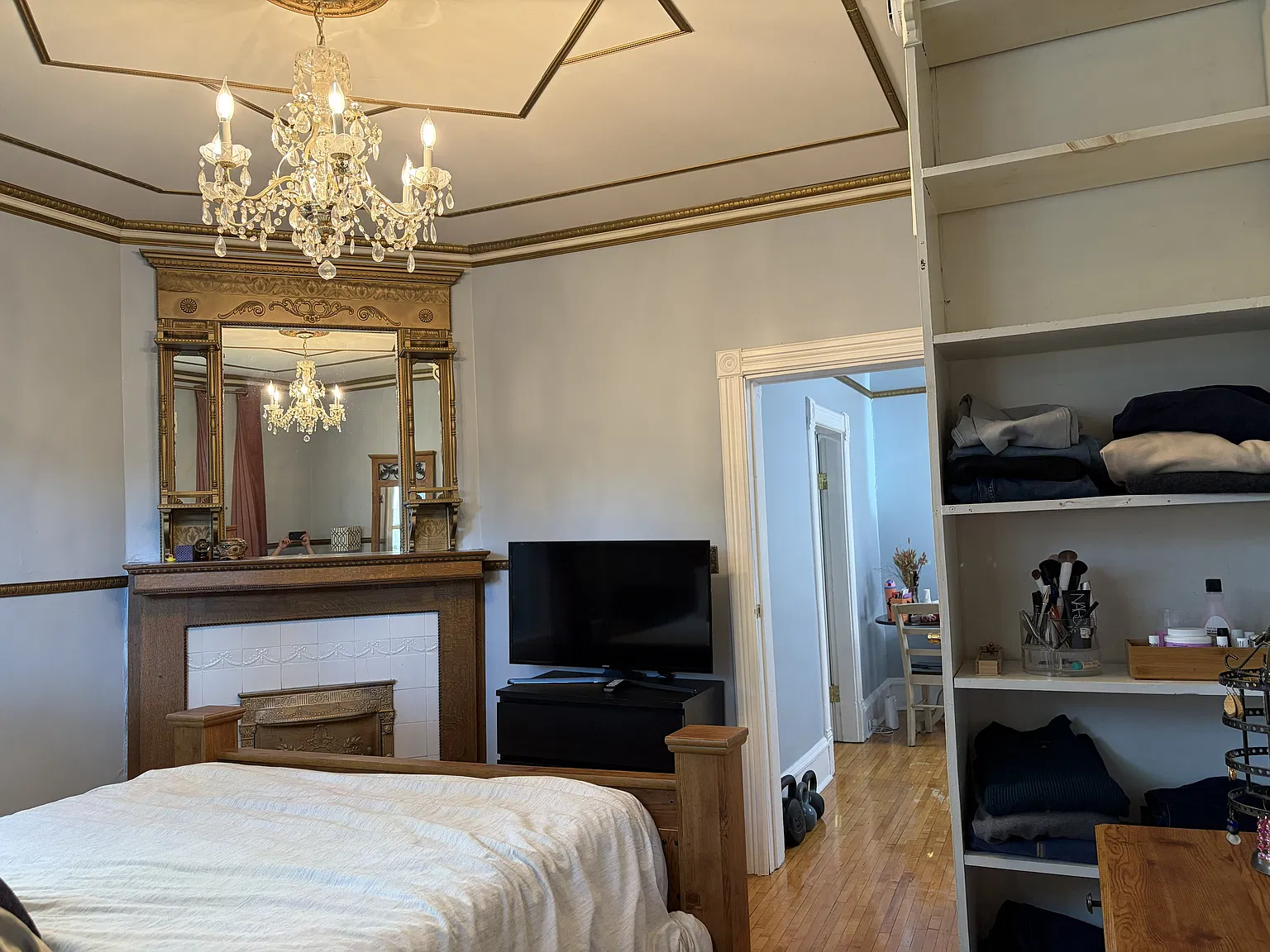 3 bed, 1100 sqft, $2,400 — Photo 3