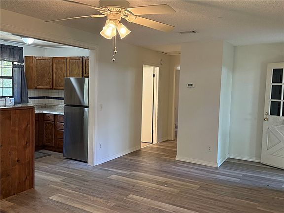 3rd image of 115 Mamalou Ln