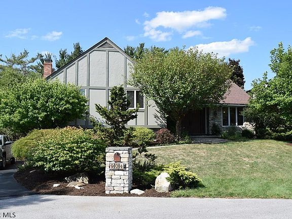 2nd image of 904 Mariana Cir