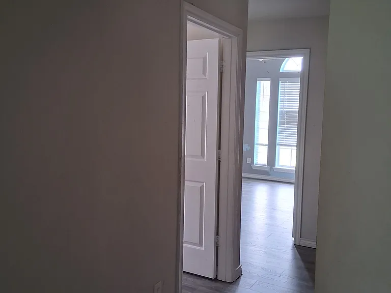 1307 Mullins Loop N — Photo 4