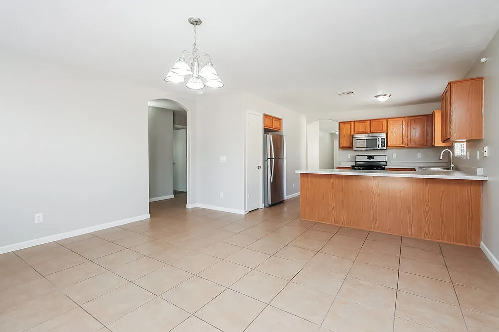4 bed, 2.0 bath, 1618 sqft, $2,085 — Photo 4
