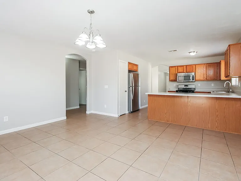 11026 E Delta Ave — Photo 4