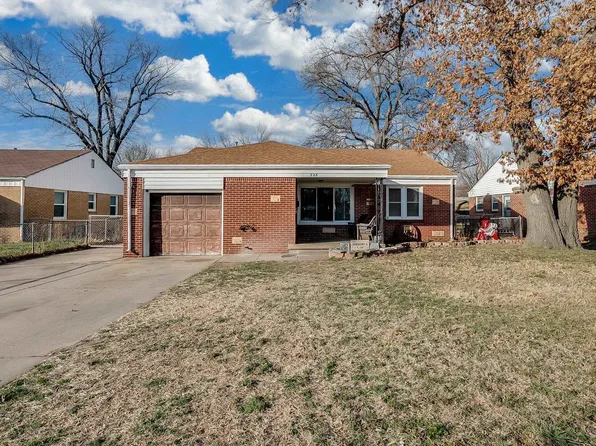 228 Fager Dr, Haysville, KS 67060