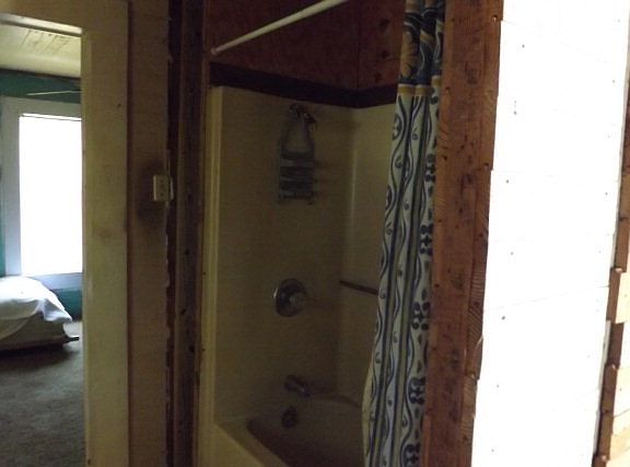4th image of 1102 Belleville Ave