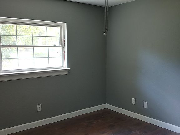 5th image of 70 N Country Club Dr