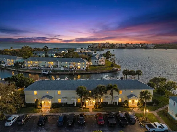 5011 Starfish Dr SE APT D, Saint Petersburg, FL 33705