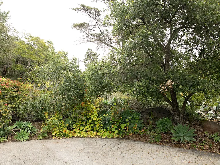 2604 Foothill Rd — Photo 37