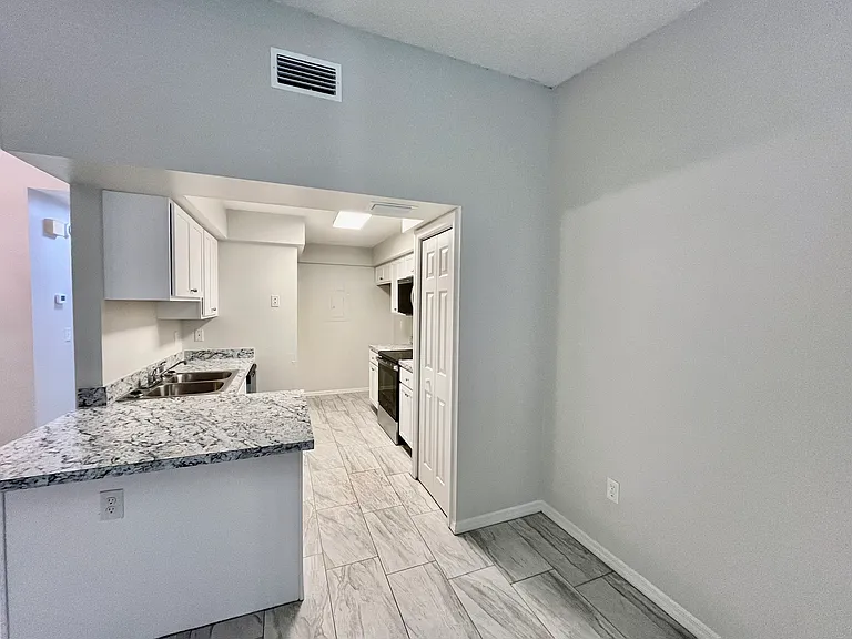 1607 Crystal Park Cir — Photo 5