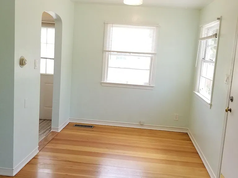879 Roberts St #879 — Photo 4