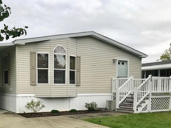 2nd image of 20 Hillcrest Cir