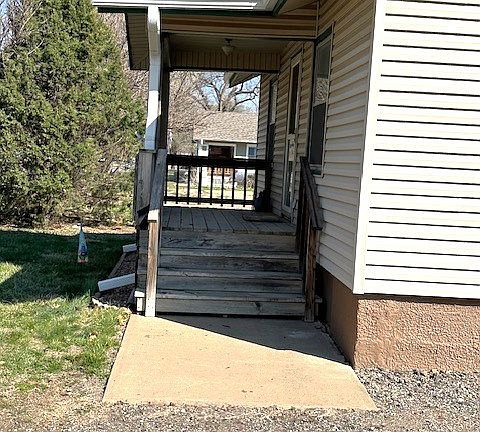3rd image of 927 Hancock Ave