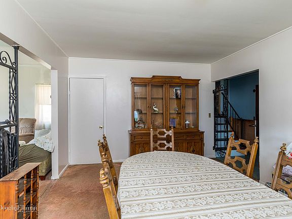5th image of 301 Evans Ave