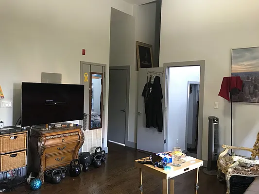 Rented by Premier Metro Realty Corp | media 44