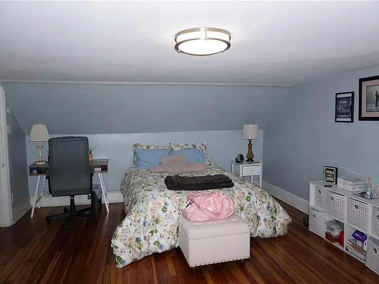 76 W Market St — Photo 11