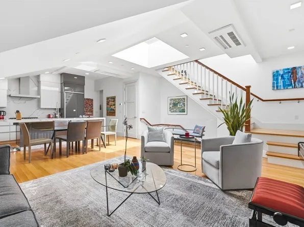 1762 Beacon St #4, Brookline, MA 02445